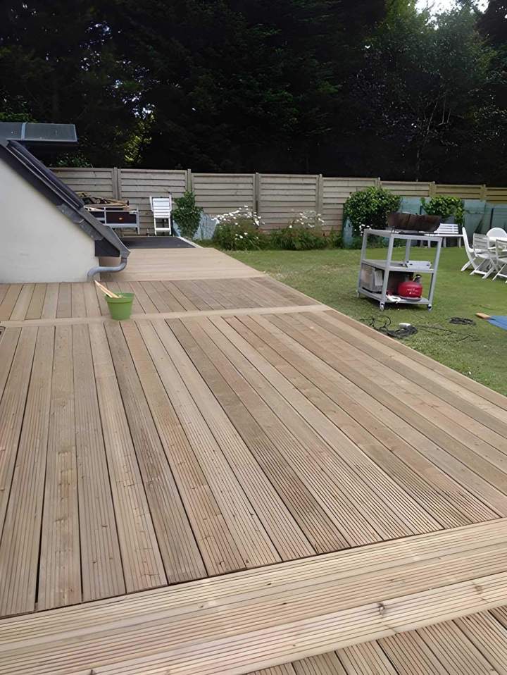 Pose de lames de terrasse en bois Cavan