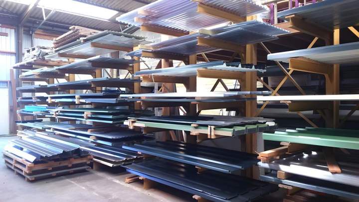 Entrepôt de tôles de couverture Cavan